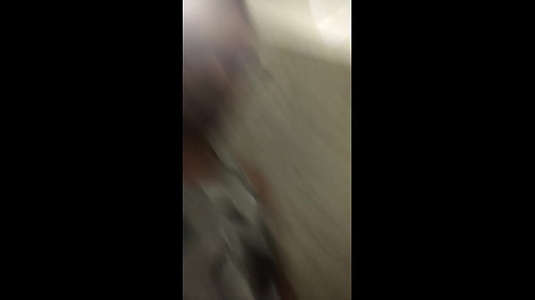 111 In the supermarket bathroom, relieve stress