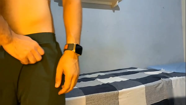 Me chamou no Grindr e pediu pra eu foder sem capa