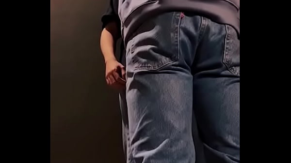 Me follo a tio jovencito twink en le baño del centro comercial