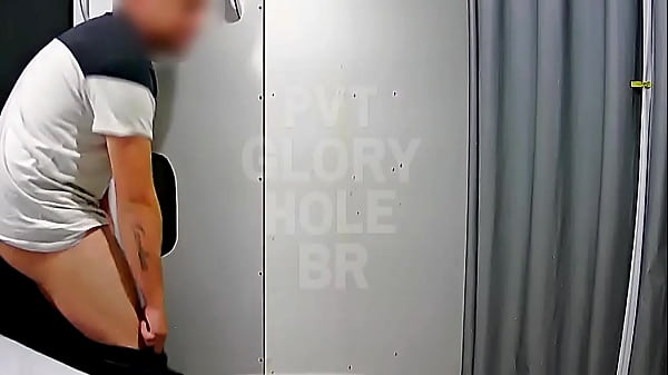 PAUZAO E RABAO DO CASADO ME DANDO LEITE NO GLORYHOLE (COMPLETO NO RED)