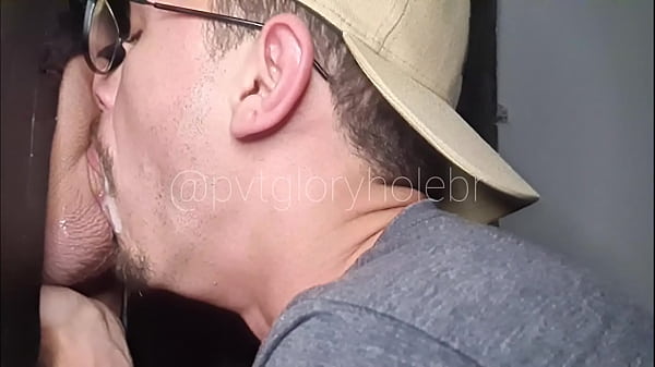 PAUZUDO GROSSO ME DANDO LEITE NA CABINE CASEIRA (COMPLETO NO RED)