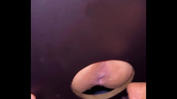 O PRAZER DE FUDER VÁRIOS CU DESCONHECIDOS NUM GLORY HOLE.