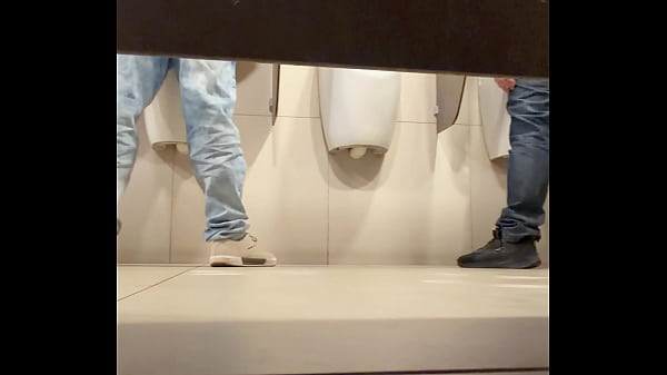 Banheirao part1 acompanhe essa saga, eles se pegaram