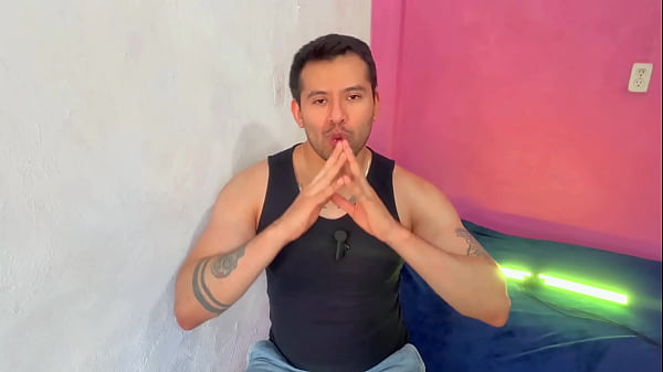 hetero vergon dotado y hetero casado cogen en un baño publico