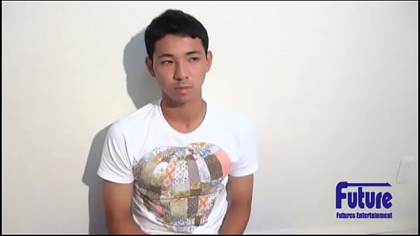 A 20-year-old athlete with a small face and a serious look. Catch him while he’s shopping after club activities!