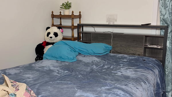Gay Dude Jerks Off On Bed