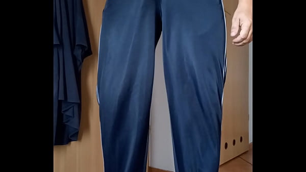Masturbacja w śliskich szmatach gejowskich